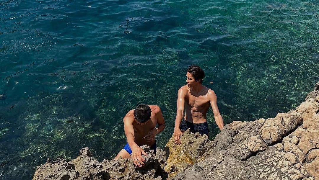 Photo by 홍태준 TaeJun on July 15, 2025. May be an image of 2 people, people climbing, the Blue Grotto and text.