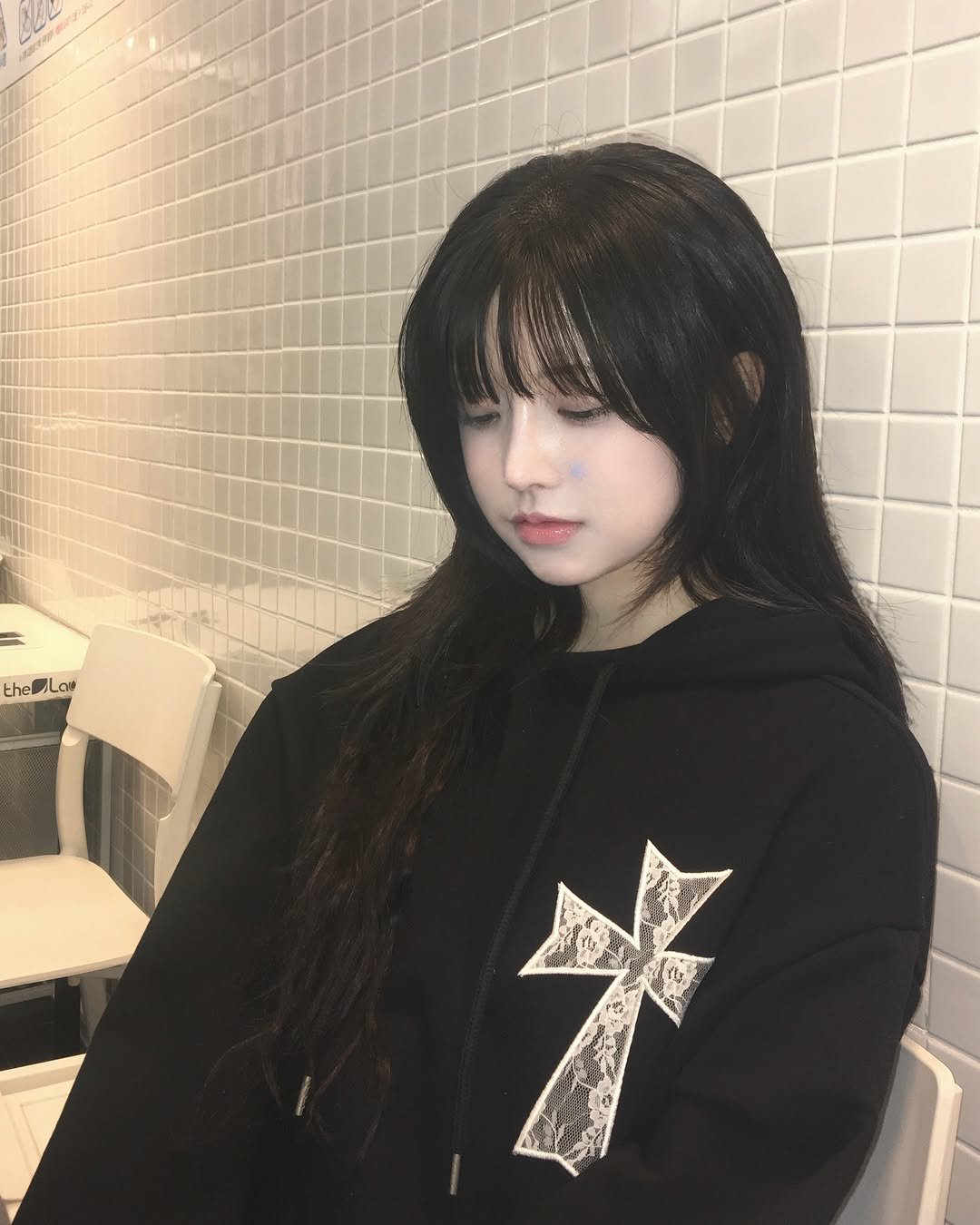 Photo shared by 강비 on March 20, 2026 tagging @graver_kr. May be an image of one or more people, hair, parka, top and text.