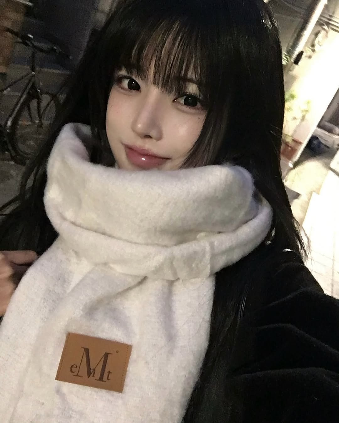 Photo by 강비 on November 14, 2025. May be a selfie of one or more people, hair, scarf, duffle coat, goosedown coat, parka and text.