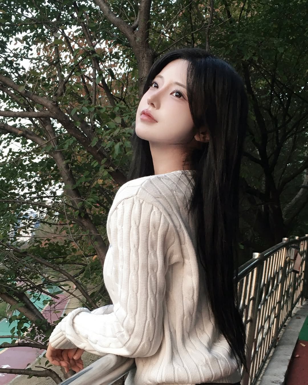 Photo by 강비 on April 24, 2026. May be an image of one or more people, braids, long hair, top, outdoors and text.