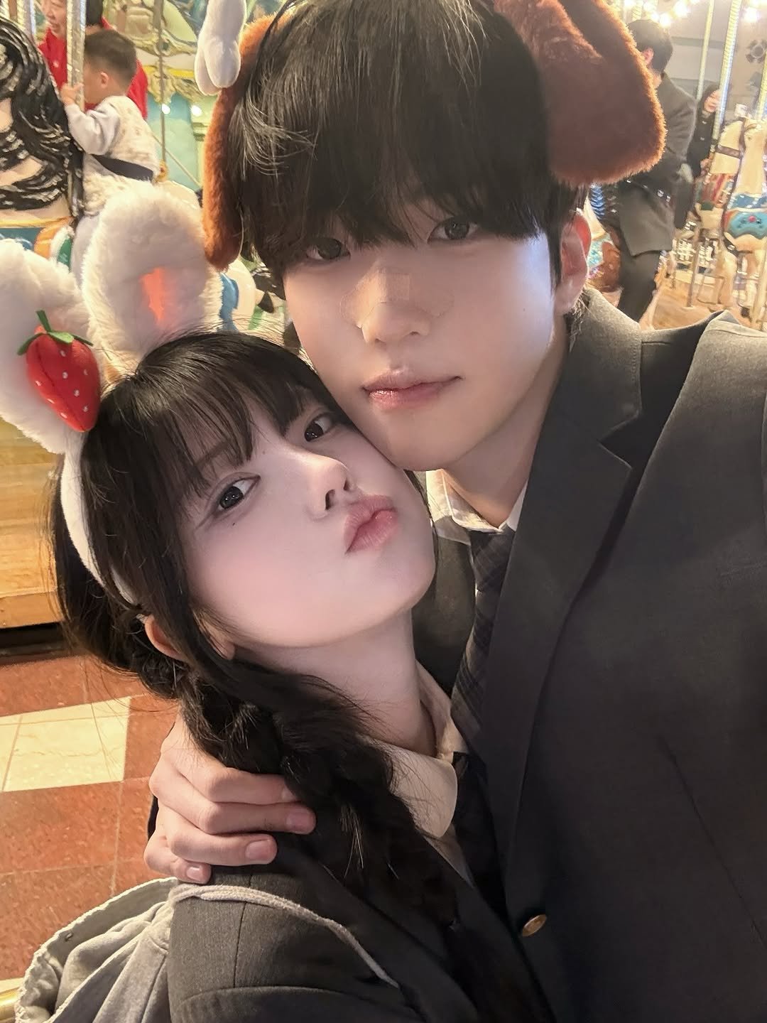 Photo shared by 강비 on March 28, 2026 tagging @ha.ro_k. May be an image of one or more people, hair, costume and text.