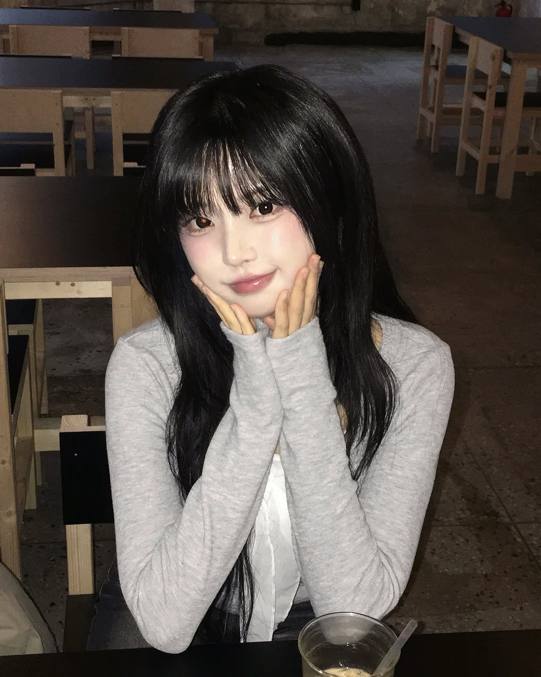 Photo by 강비 on November 17, 2025. May be an image of one or more people, hair, beer and text.