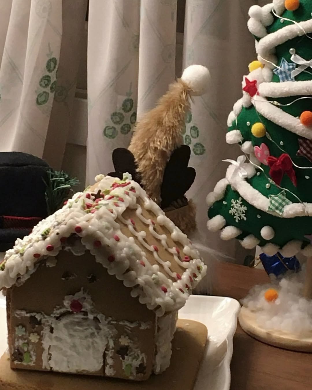 Photo shared by 강비 on December 25, 2025 tagging @ddoing_mansion. May be an image of gingerbread cookie, snowman and text.