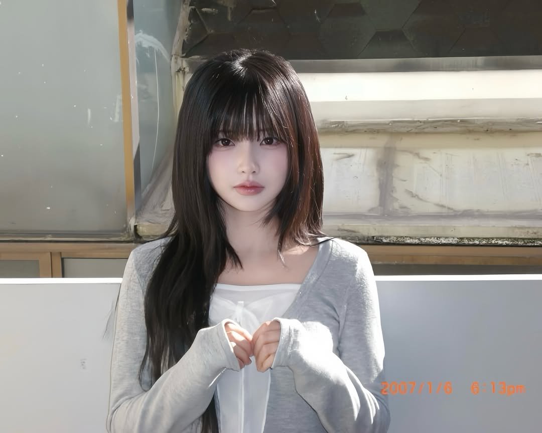 Photo by 강비 on November 19, 2025. May be an image of one or more people, hair and text.