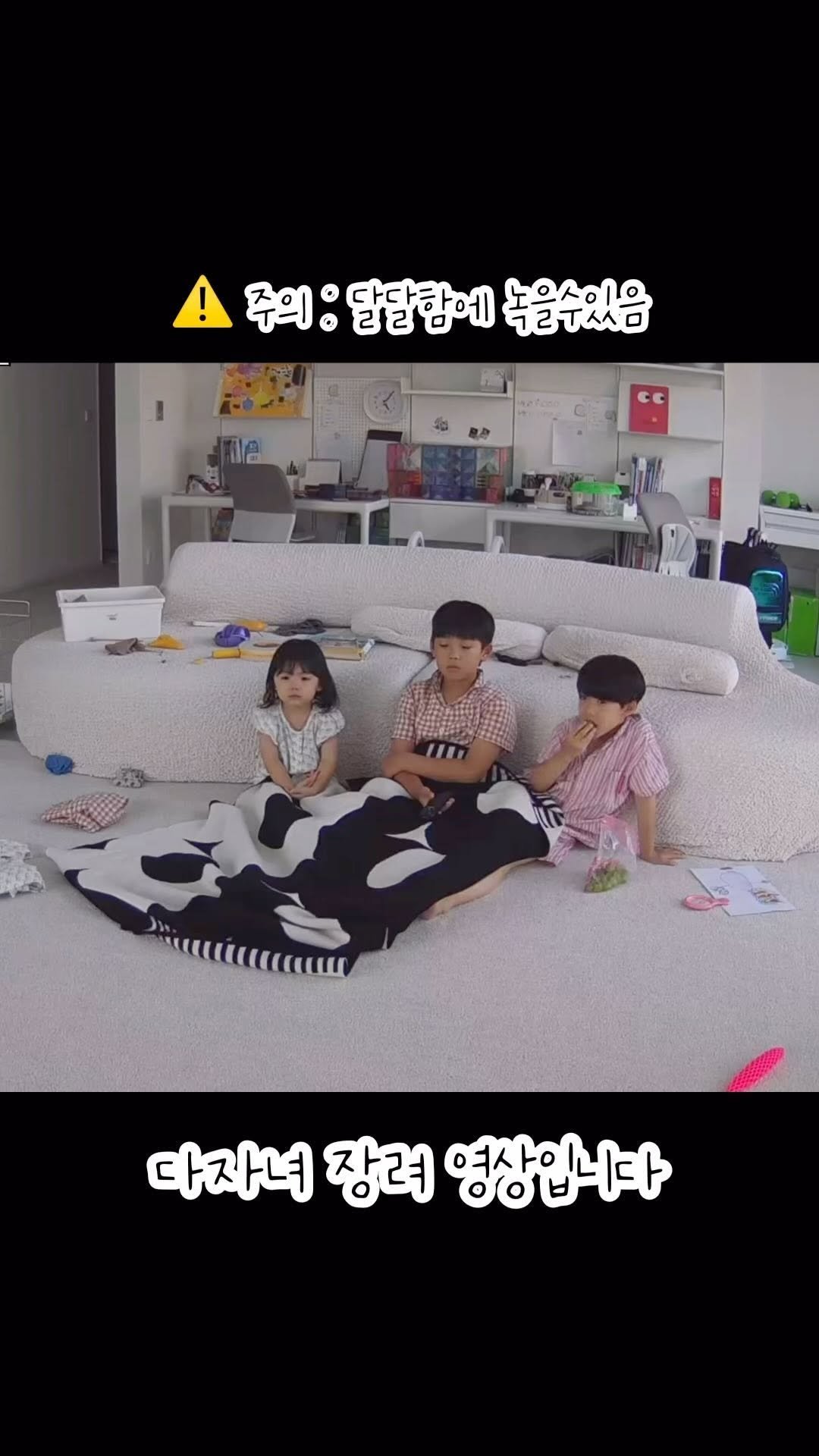 3_yunis 게시물 이미지: ⚠️킬포가 몇갠지 찾아보세요 

주말은 영화타임..🎞️

엄마는 방안에서...