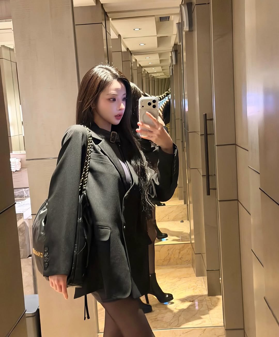 Photo by 권은지 on October 15, 2025. May be a selfie of one or more people, braids, mirror and text.
