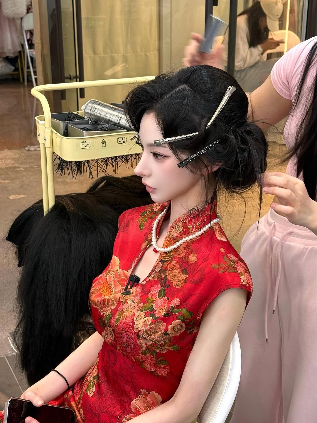 Photo by 권은지 on April 10, 2026. May be an image of one or more people, braids, headdress and text that says '自'.