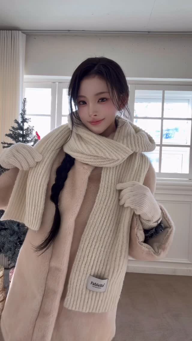 3eunji__ 게시물 이미지: 오늘 제 무드와 찰떡궁합인 #광고
파비엘로 바라클라바 머플러와 장갑까지 같이...