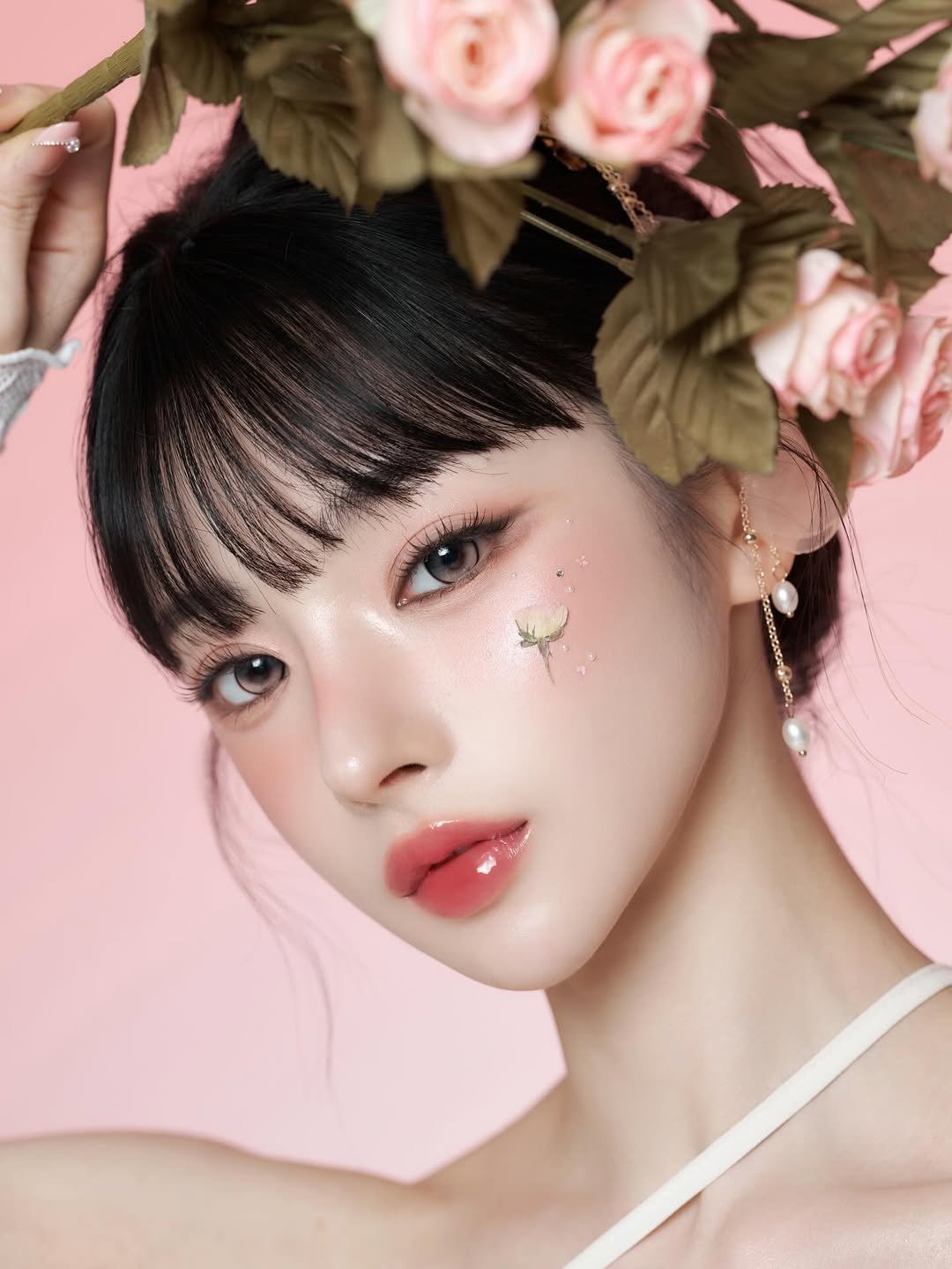 Photo shared by 권은지 on March 31, 2026 tagging @_twinkle_makeup_, @circusbear_z, and @naughtypercent. May be a closeup of one or more people, makeup, hair, rose and text.