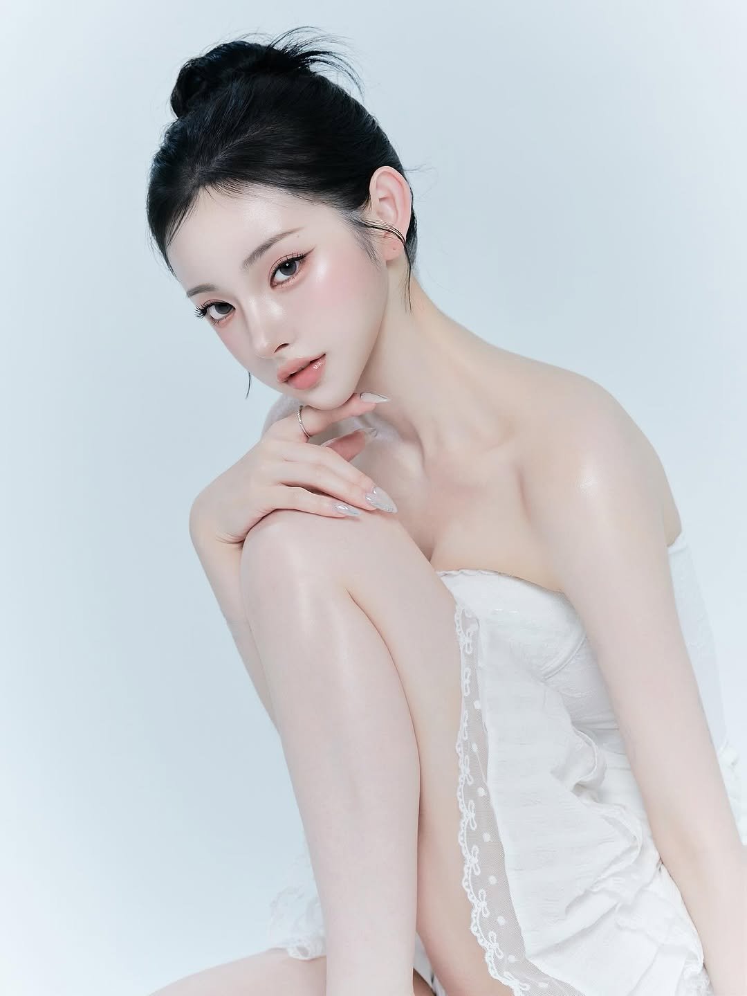 Photo shared by 권은지 on August 28, 2025 tagging @lee_jaedoo, @sonyumua, and @hanii_ng_. May be an image of 1 person, makeup, hair, slip, dress and text.