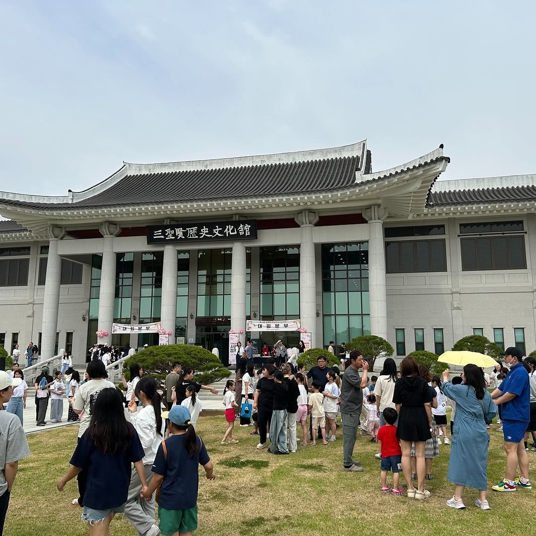Photo by 경산 삼성현역사문화관 三聖賢歷史文化館 on June 05, 2025. May be an image of Gyeongbokgung Palace.