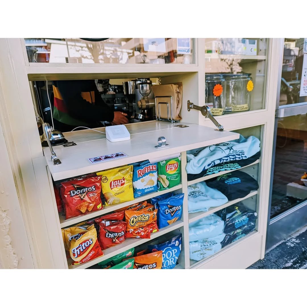 400g 게시물 이미지: スタジオ近くで偶然通りかかった店のダークチェリーのラテが、美味すぎて飛んだ。
ので後日2つ買っ...