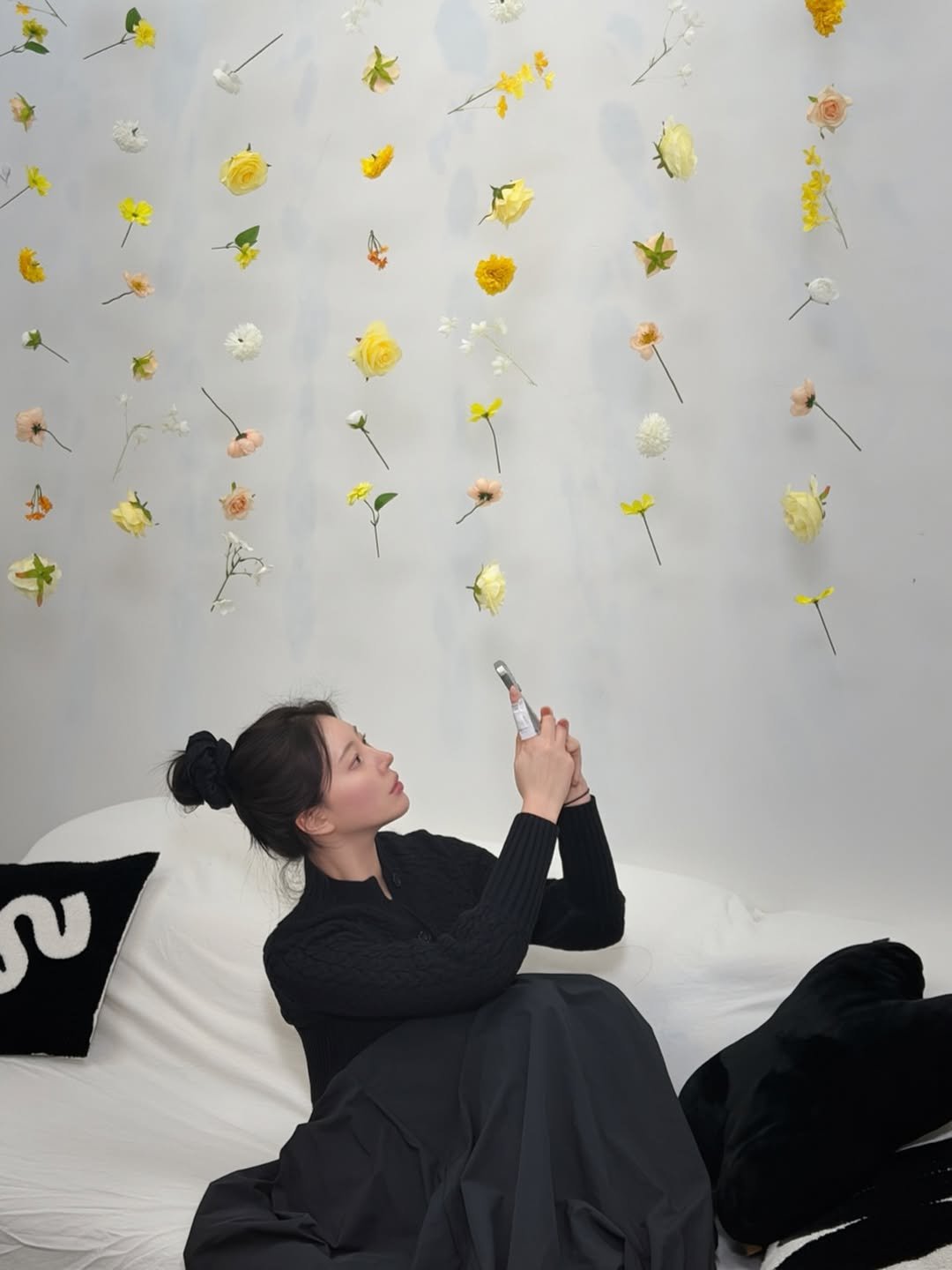 Photo by 속눈썹수강 수원속눈썹연장 인계동속눈썹 : 425뷰티 in 수원 인계동. May be an image of flower and text.