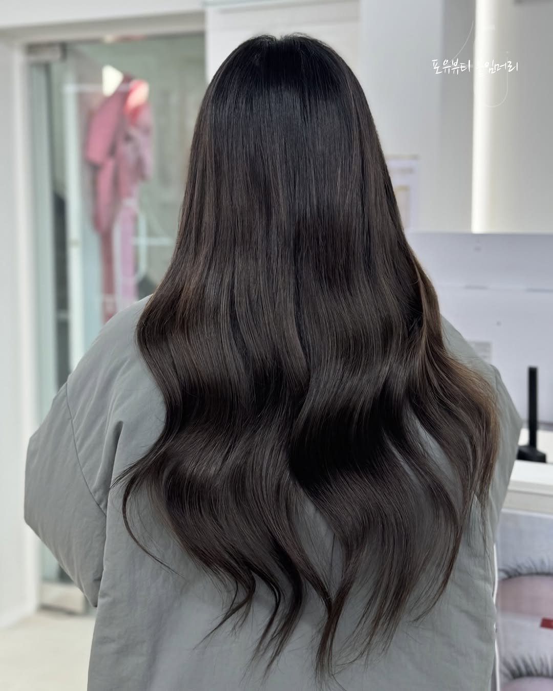 Photo by 포유뷰티 구로디지털점 💖 [ 웨이브붙임머리ㅣ컬러붙임머리ㅣ포인트붙임머리ㅣ붙임머리수강 ] ➰ 24시붙임머리 신림붙임머리 on February 11, 2026. May be an image of ‎one or more people, braids, blonde hair, long hair and ‎text that says '‎포유뷰티 포유뷰티임머리 הו 김머리‎'‎‎.