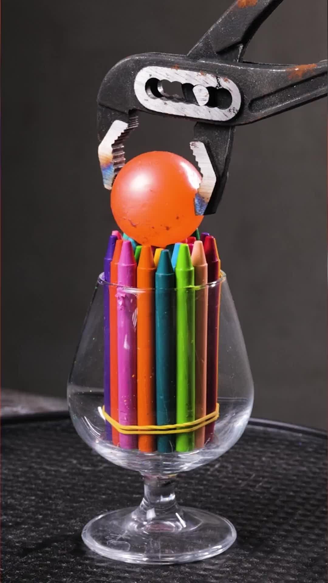 5.min.crafts 게시물 이미지: Heat meets color - watch the meltdown!...