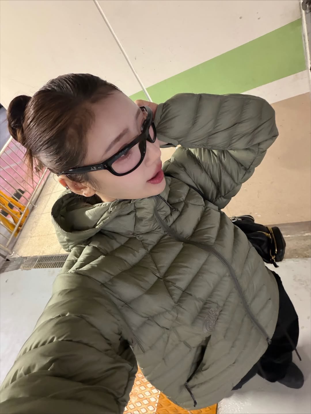 Photo by 금화 on November 24, 2025. May be a selfie of duffle coat, goosedown coat, parka, jacket and text.