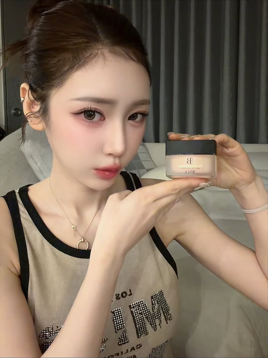 Photo by 금화 on November 24, 2025. May be an image of one or more people, hair, lipstick, makeup, hand cream, ointment and text.