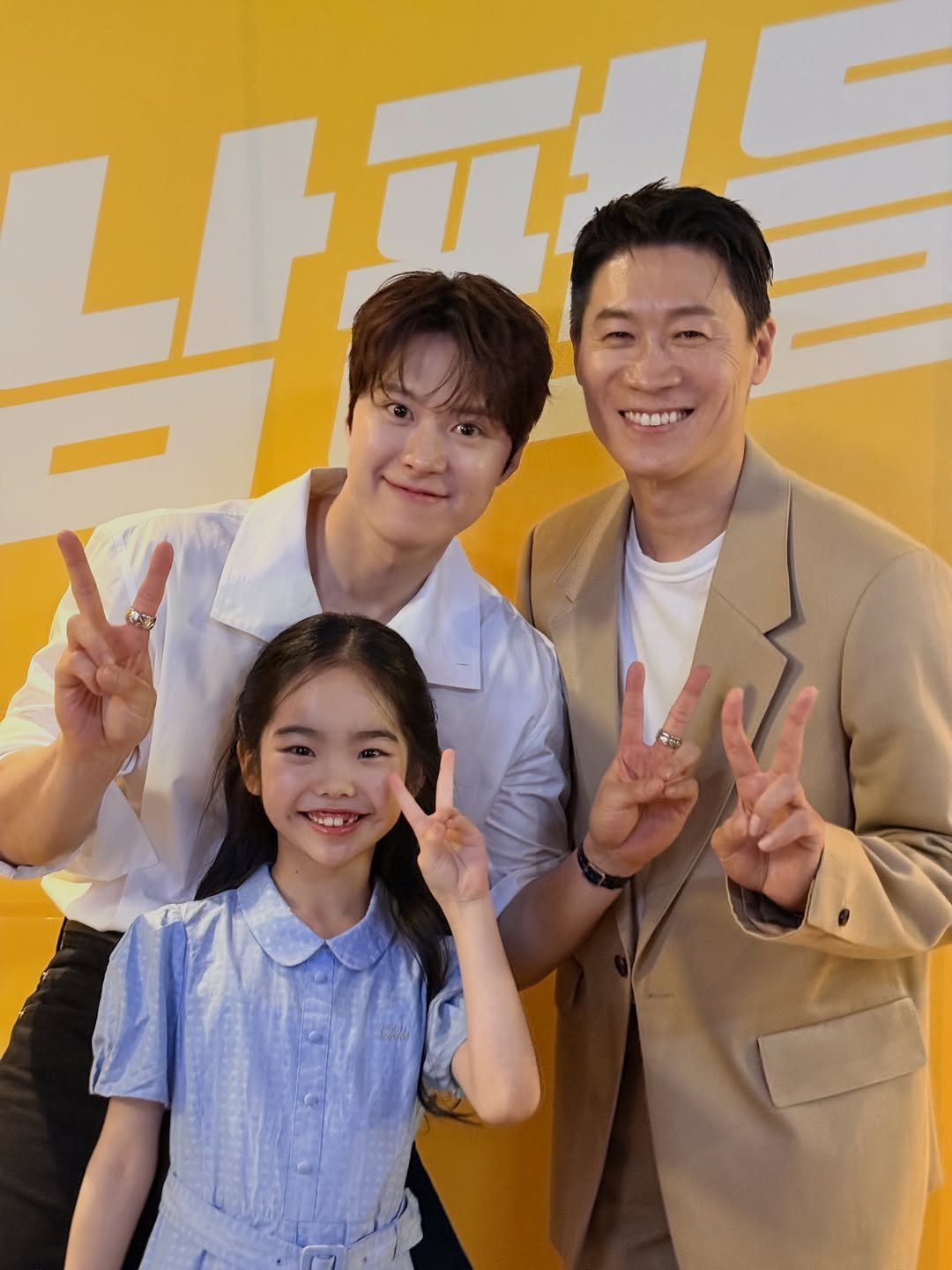 5_eun_seo 게시물 이미지: #남편들

오늘 5시에 공개 되는
넷플릭스오리지널 남편들! 

많은 관심과 사랑...