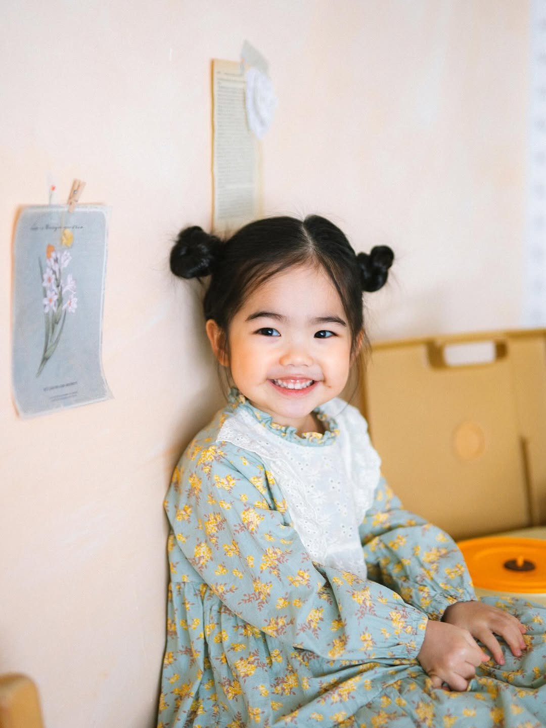 Photo by Hwang sumi_오은서 on March 21, 2026. May be an image of baby, smiling, sleepwear, dress and text.