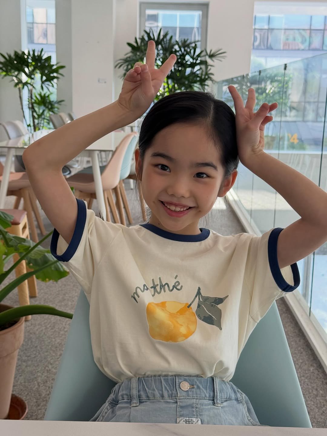 Photo shared by Hwang sumi_오은서 on April 03, 2026 tagging @marithe_kids. May be an image of one or more people, hair, sleepwear, top and text.