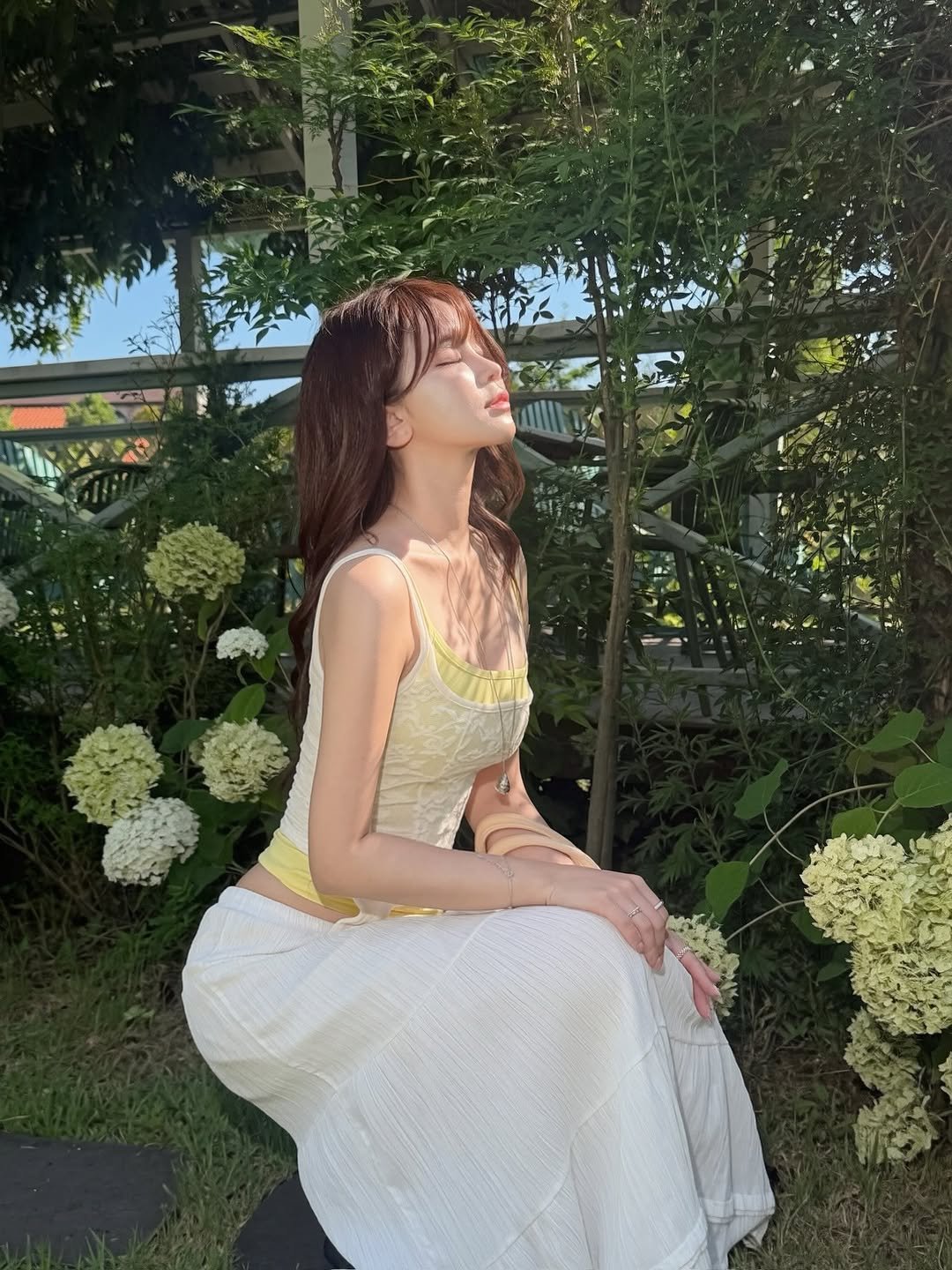 5camellia 게시물 이미지: 여름 한 조각 🌿
여름 여행룩은 가볍고 살랑거리는 게 최고 💛

날씨도 착장도...