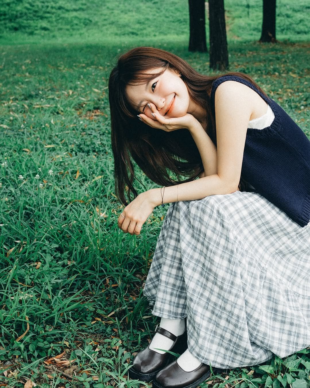 Photo shared by 나히 on August 26, 2025 tagging @on_do.film. May be an image of 1 person, child, grass, park and text.