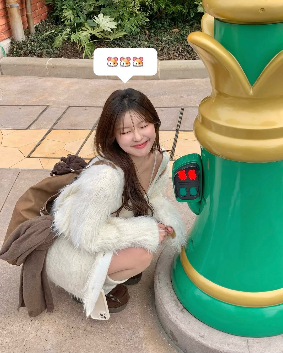 Photo by 나히 on February 04, 2026. May be an image of chess, parka, outdoors and text.