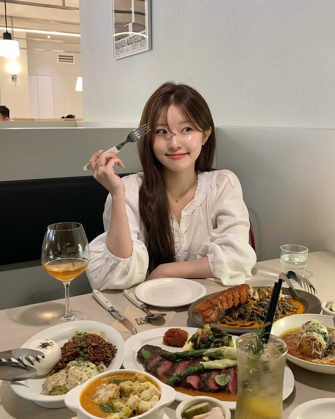 Photo shared by 나히 on September 27, 2025 tagging @szimpatikus.seoul. May be an image of 1 person, steak and text.