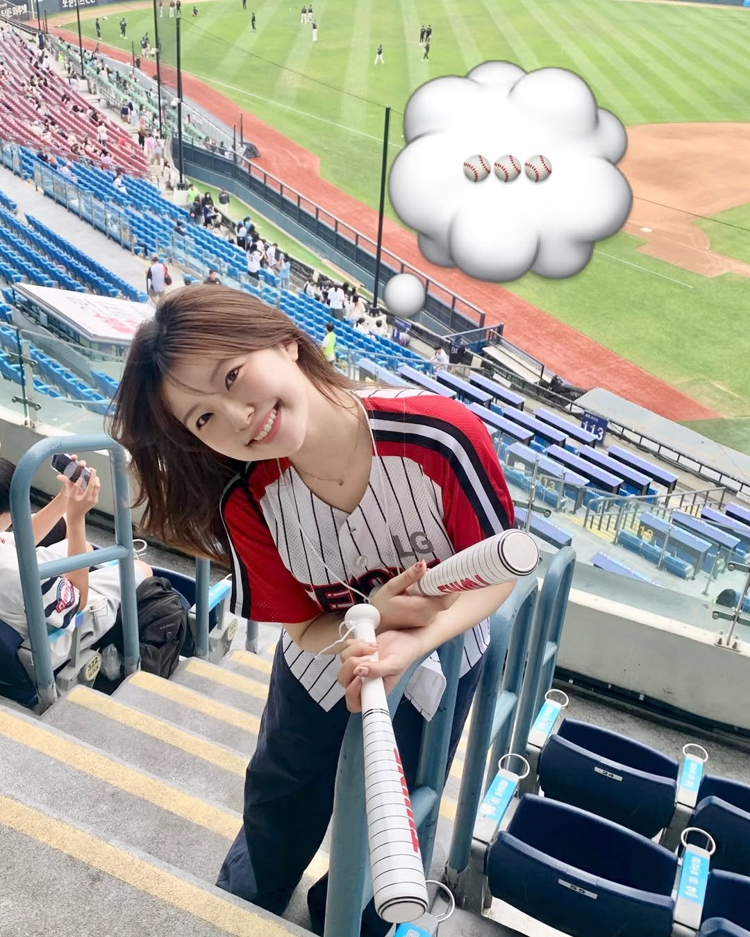 610_nana 게시물 이미지: 첫 야구!!⚾️ 이겼다아🤍❤️
(잘모르지만 아파트 노래 나오는 날은 짱 좋은...