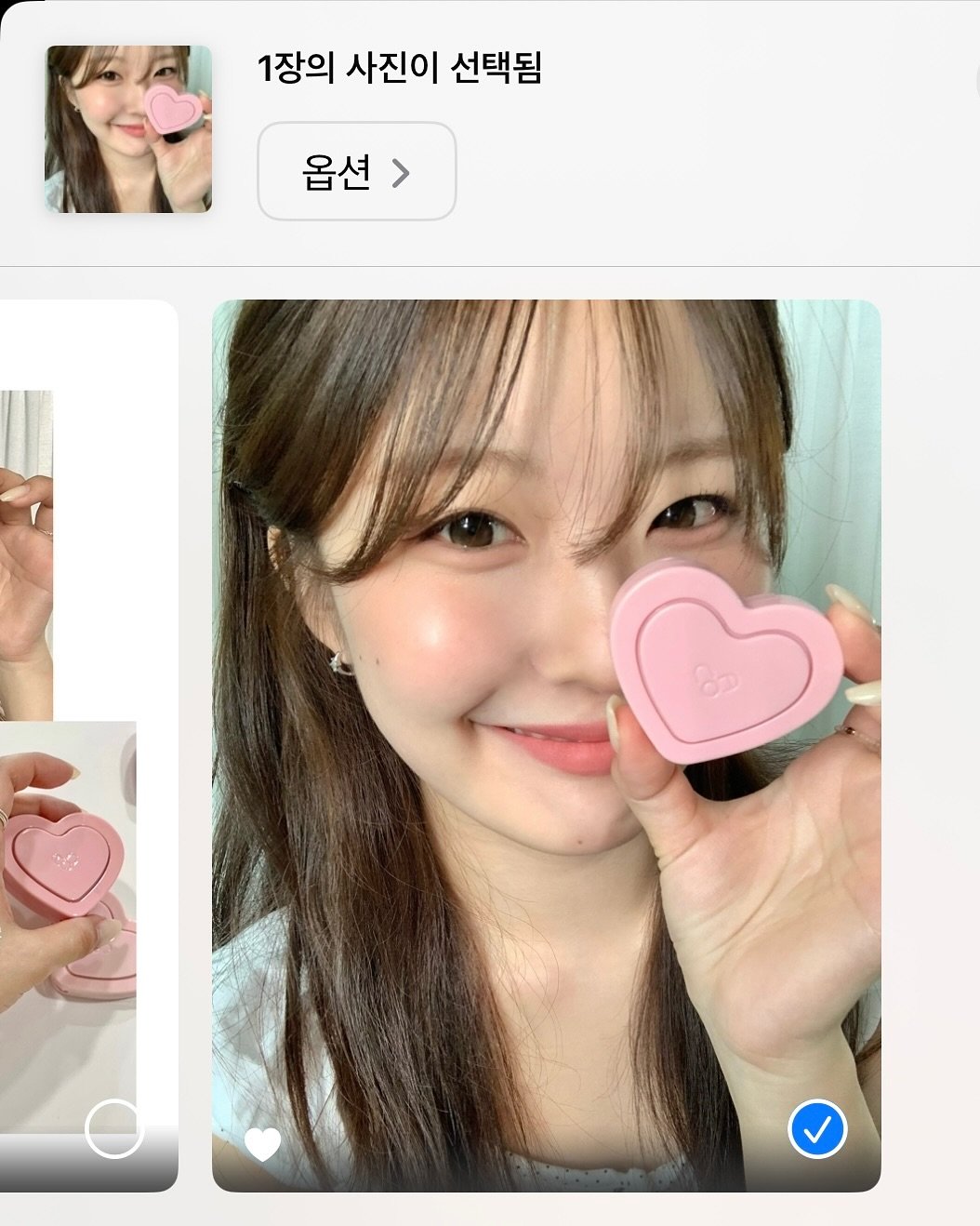 Photo shared by 나히 on September 21, 2025 tagging @aoucosmetics. May be an image of ‎3 people, lipstick, heart, soap, bar soap and ‎text that says '‎1장의 사진이 선택됨 옵션 > وار‎'‎‎.