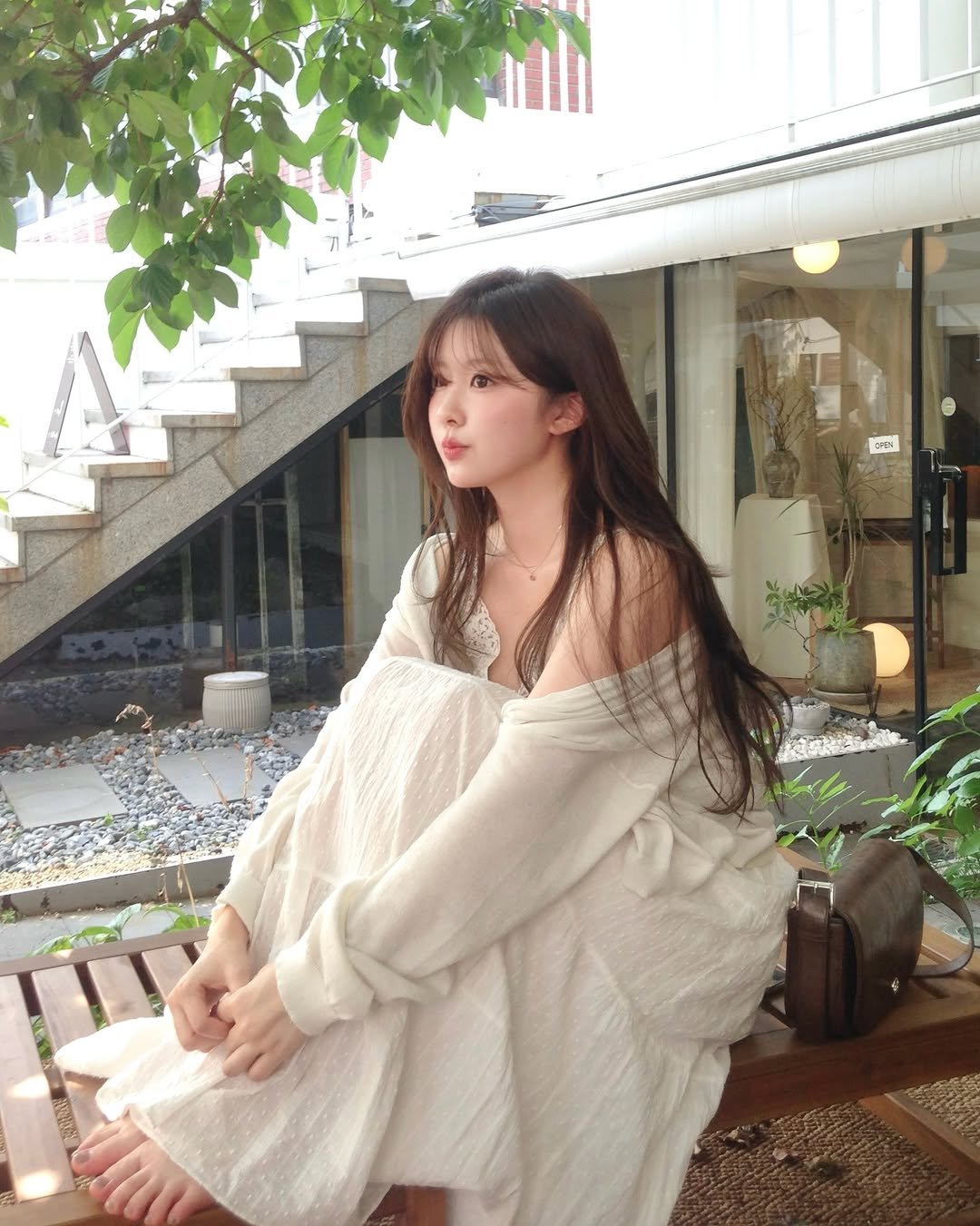 610_nana 게시물 이미지: 더워도 여름이 좋아☀️
.
.
#여름 #연남동 #카페 #🍀