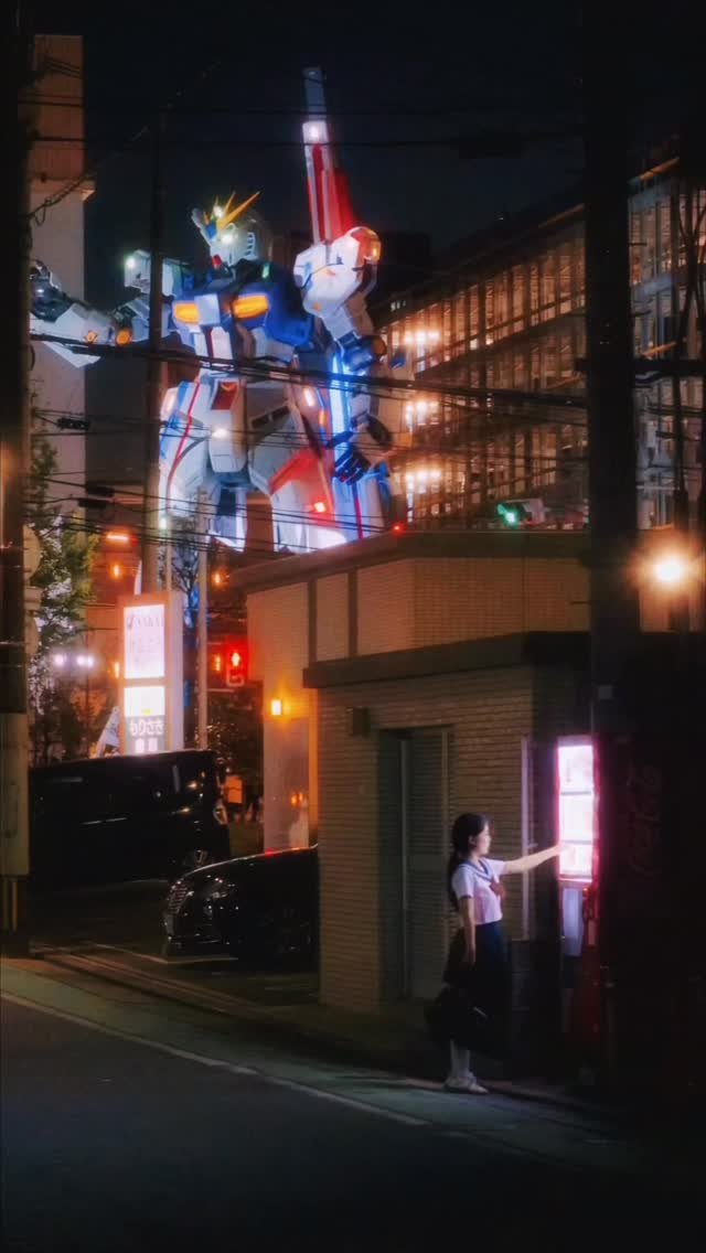 6_phot 게시물 이미지: 자판기를 누르면...
(잘 보면 건담 움직임)
.
실물 크기의 건담을 볼 수 있는...