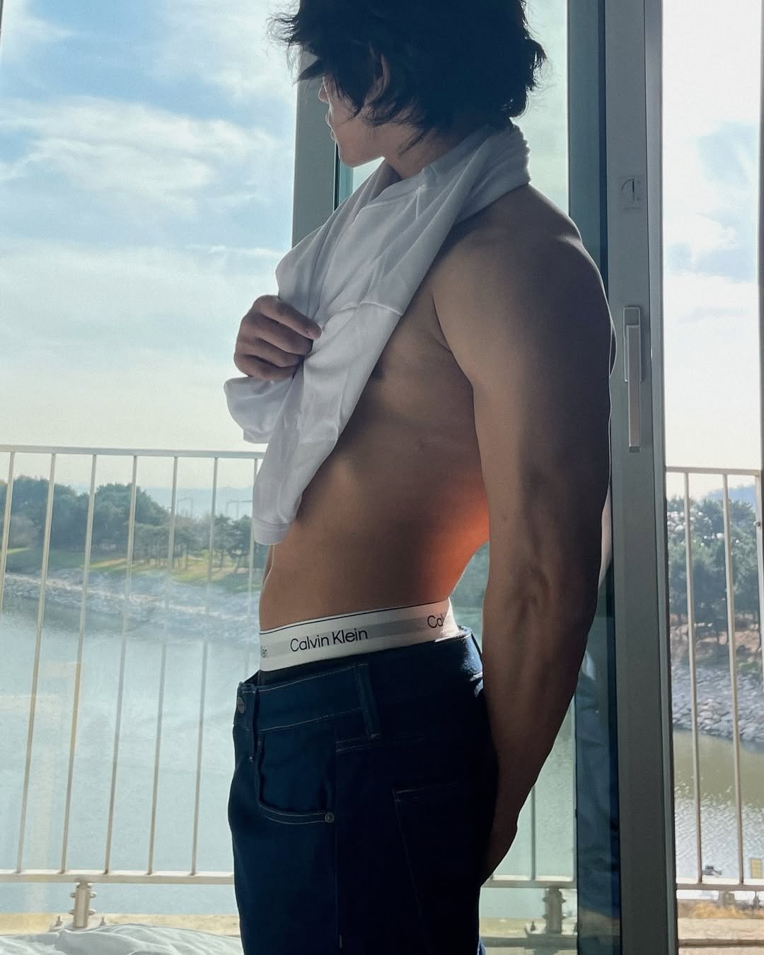 Photo shared by 육준서 on December 17, 2024 tagging @calvinklein.