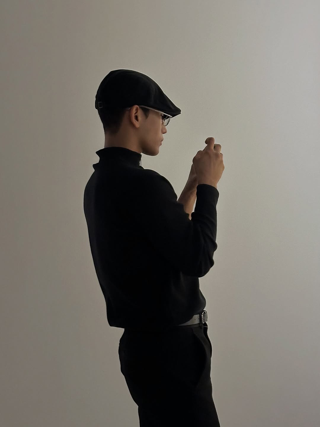 Photo by 육준서 on September 30, 2025. May be an image of standing, bowler hat, mannequin and turtleneck.