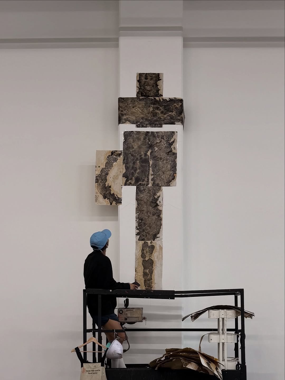 Photo by 육준서 on October 19, 2025. May be an image of sculpture and text.