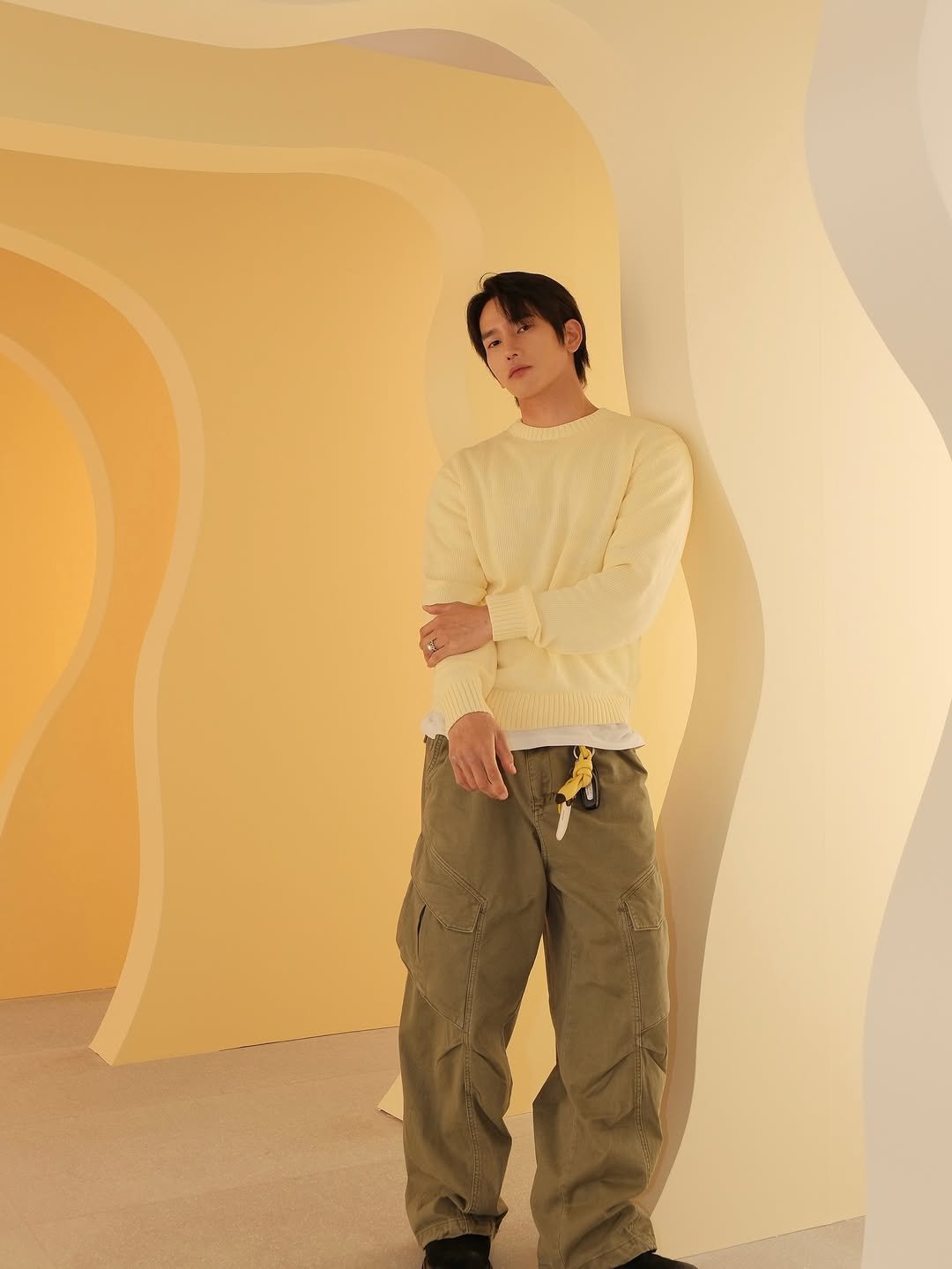 Photo shared by 육준서 on March 05, 2026 tagging @merzaesthetics_kr. May be an image of sweatpants, turtleneck and text.