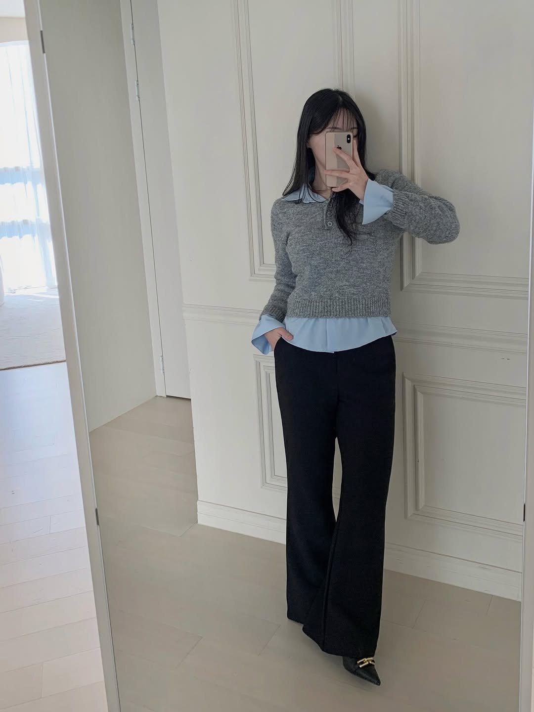 Photo by 식스앤드 | 66•77사이즈 체형커버 쇼핑몰 on January 11, 2026. May be an image of suit, cardigan, overskirt and text.