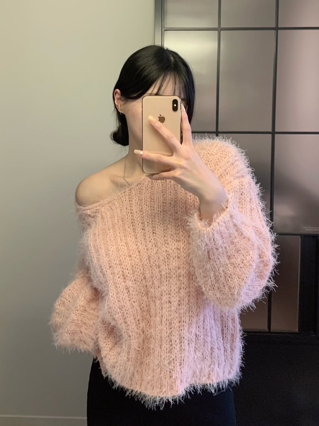 Photo by 식스앤드 | 66•77사이즈 체형커버 쇼핑몰 on January 13, 2026. May be an image of sweater, top, turtleneck, knit and text.