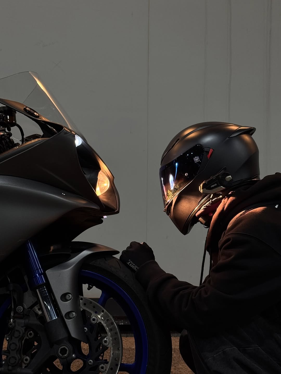 Photo by 말차라떼 on October 26, 2025. May be an image of motorcycle, helmet and text.