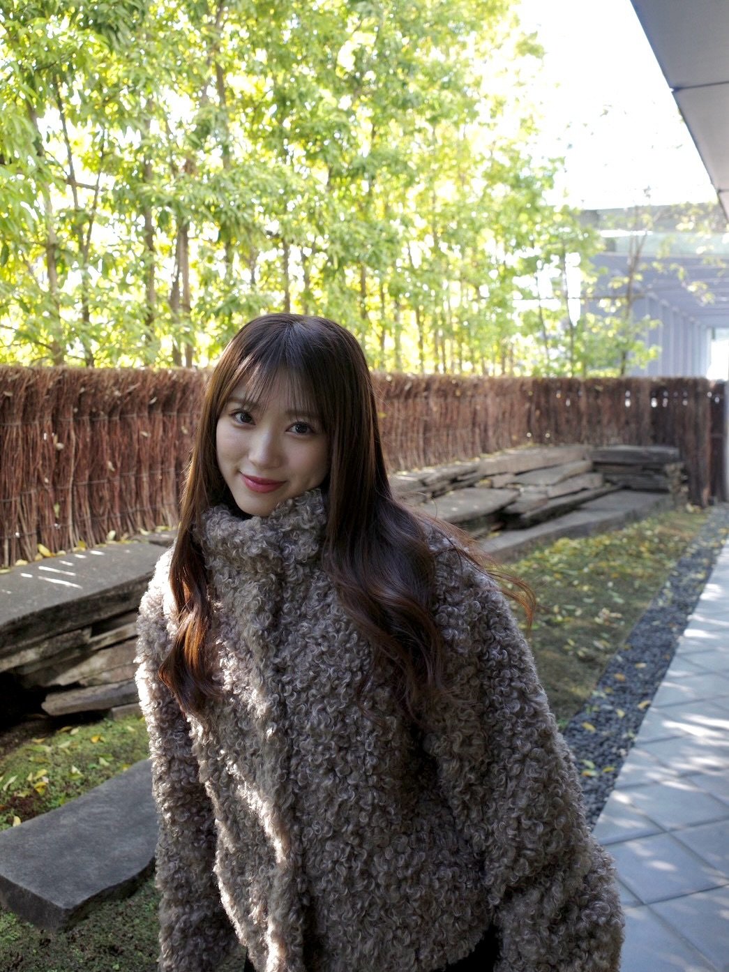 Photo by 矢吹奈子 on February 27, 2026. May be an image of duffle coat, goosedown coat, fur coat, parka, turtleneck, cardigan, fleece and text.