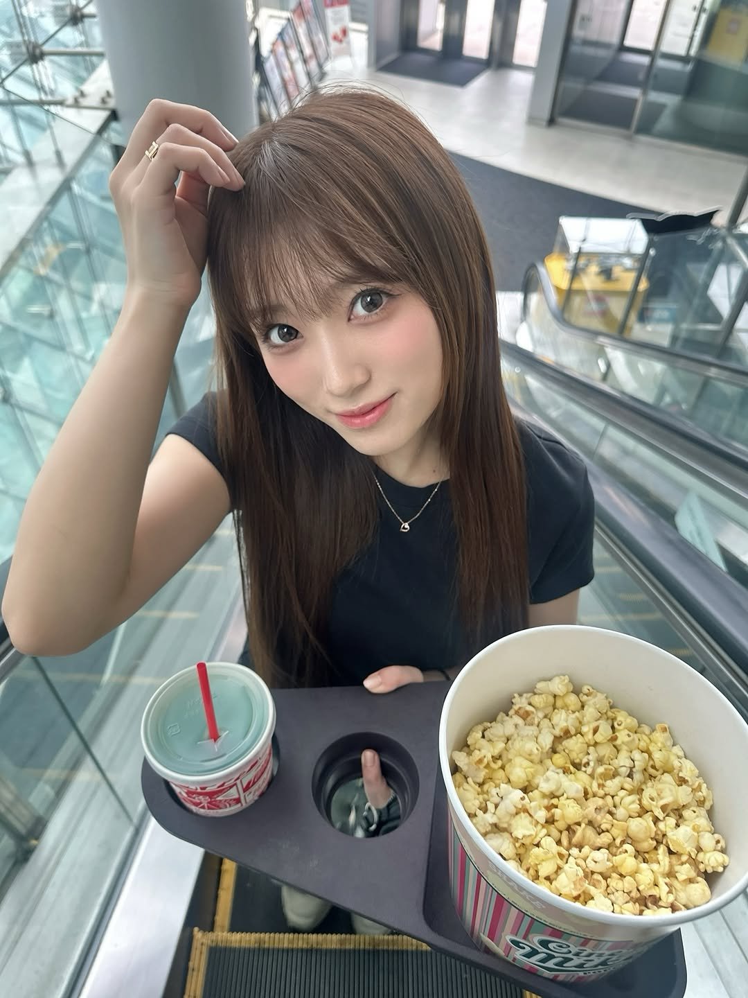 75_yabuki 게시물 이미지: 妹と映画館に☺︎
ポップコーンはバター醤油派🍿

@faloom_lens のブリュレブラウンつけてますっ