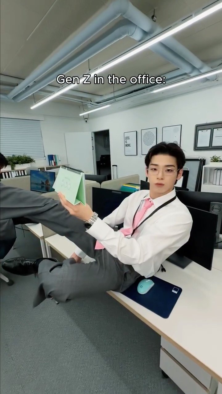 82major_official 게시물 이미지: [🎥] Gen Z in the office🫣

#82MAJOR #82메이저 #에이티투메이저