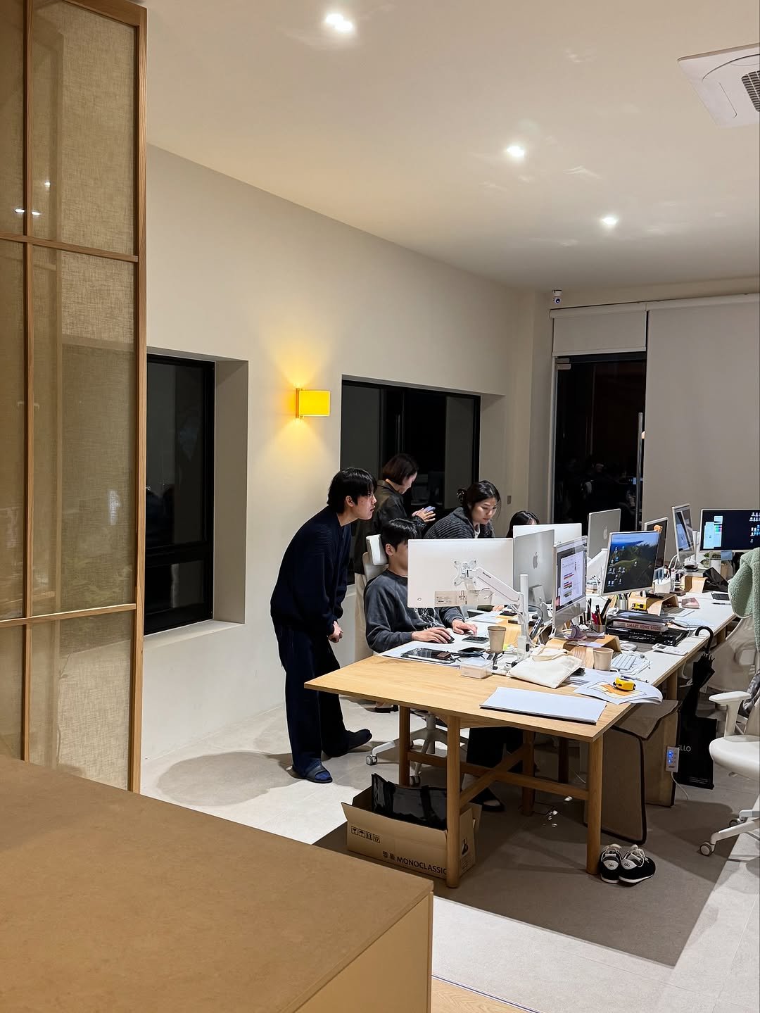 Photo by 팔십칠도씨 on October 25, 2025.