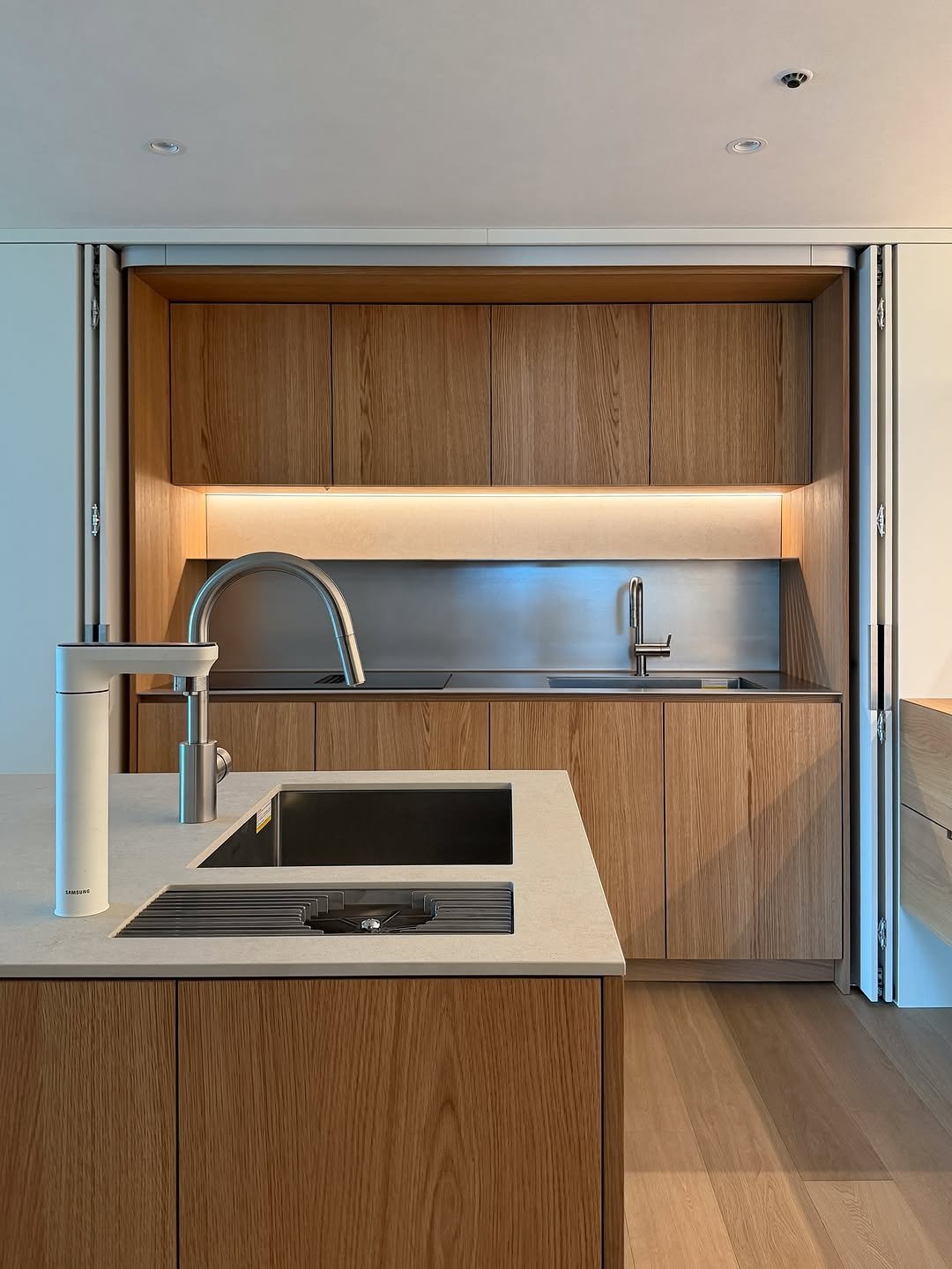 Photo by 팔십칠도씨 on November 05, 2025.