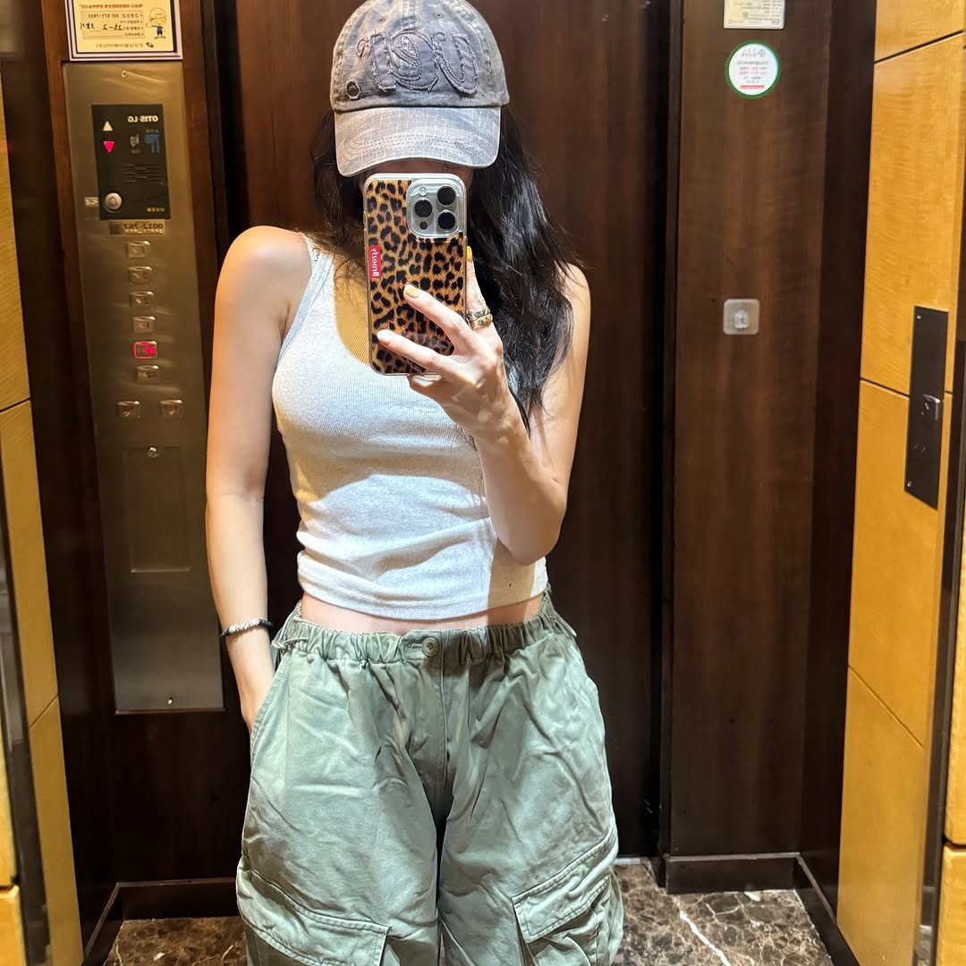 Photo by 이유빈 on August 04, 2025. May be an image of 1 person, hat, shorts, sweatpants, top and text.