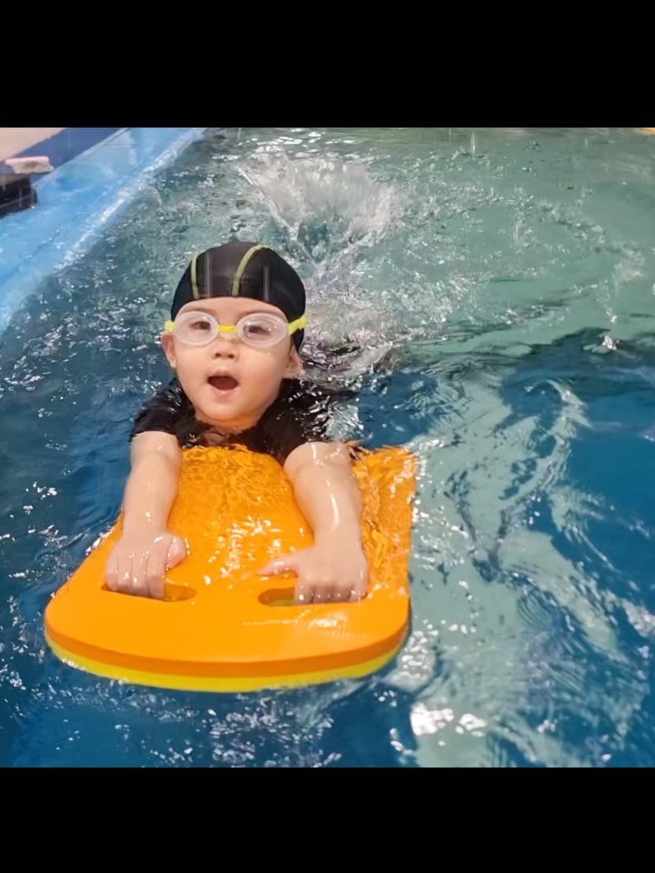 88bbong 게시물 이미지: #뭔가이상한#음파음파 🏊🏻‍♀️ 우리엄마의 소원은 단 하나🙏🏻 우리가 빨리 수영을...