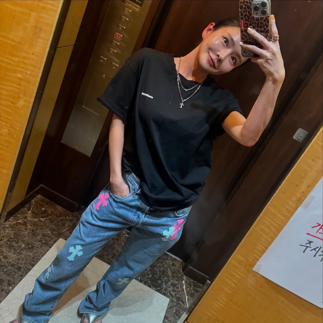 Photo by 이유빈 on July 29, 2025. May be a selfie of 1 person, sweatpants and text.