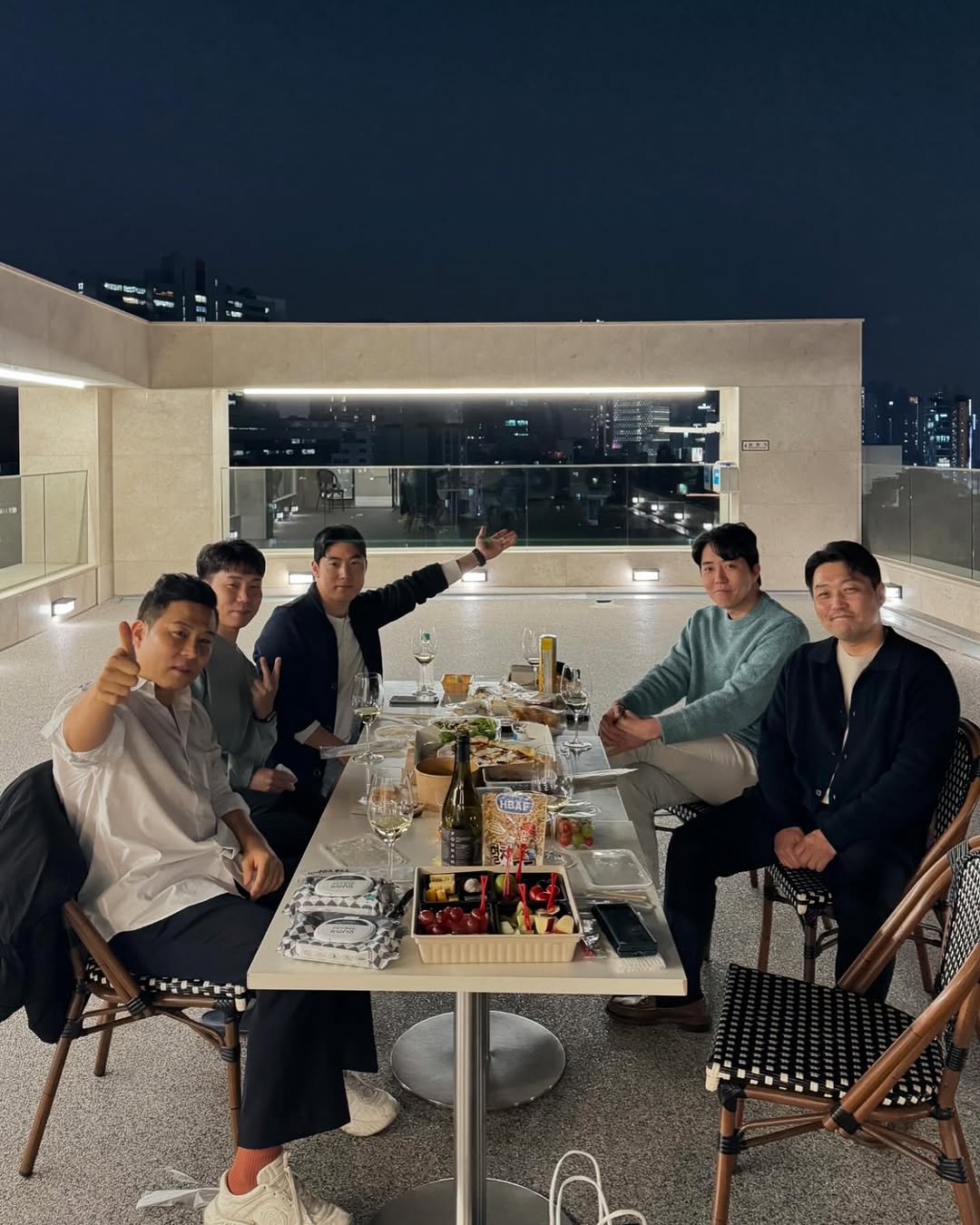 8chocolate27 게시물 이미지: 지방 흑수저 출신에서 강남 사옥까지 과정 5년전 첫 지방 광주 
건물 매입을...
