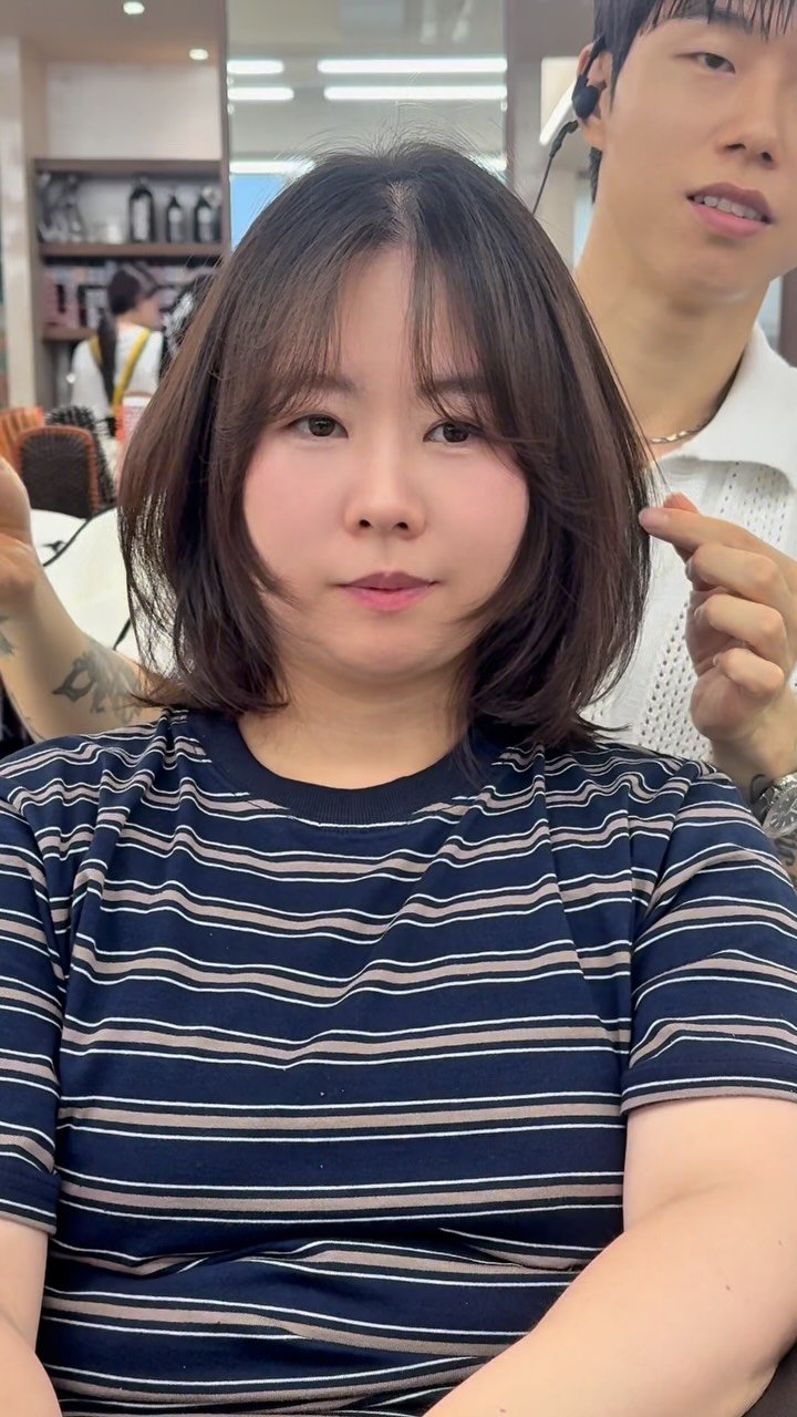 92sang_ 게시물 이미지: 머리가 가늘면 층 많이 내면 안된다구요?
.
저는 반대 입니다 
.
가는 머리일수록...