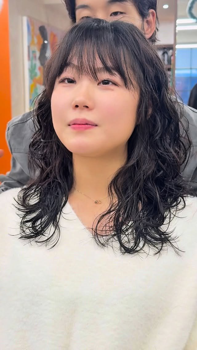 92sang_ 게시물 이미지: 안녕하세요 태상원장입니다🙇🏻‍♂️
.
고객님은 곱슬머리가 싫어서 레이어드c컬펌을...